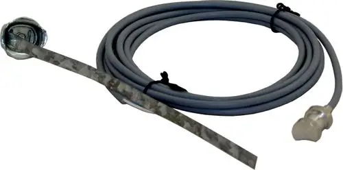 Anlegefühler mit grauem Kabel und Edelstahlanschluss, geeignet für Anwendungen im Bereich von Wolf-Geräten.